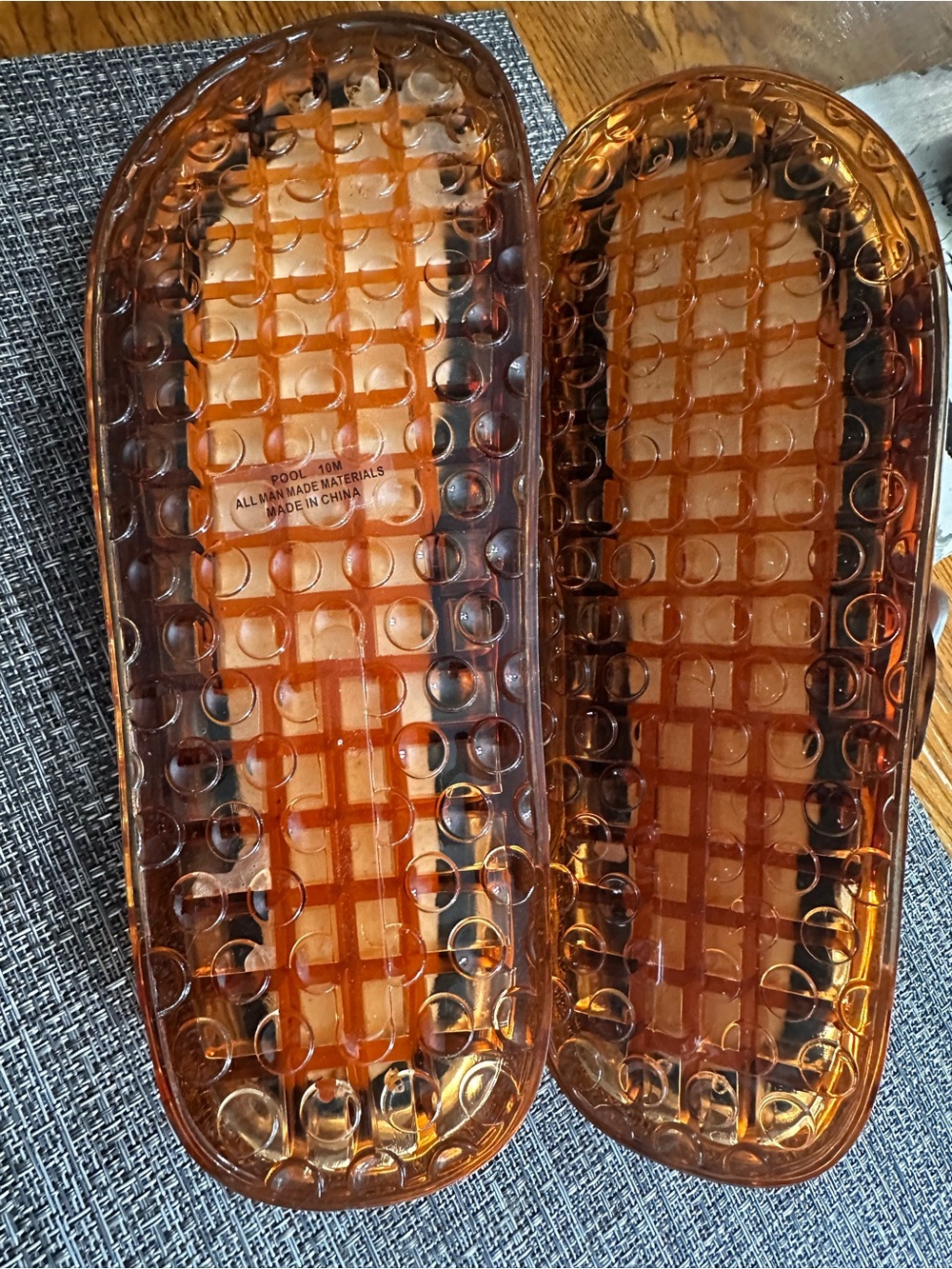 CUSHIONAIRE Tortoiseshell Buckle Jelly Slide Sandals- size 10 - Picture 5 of 5